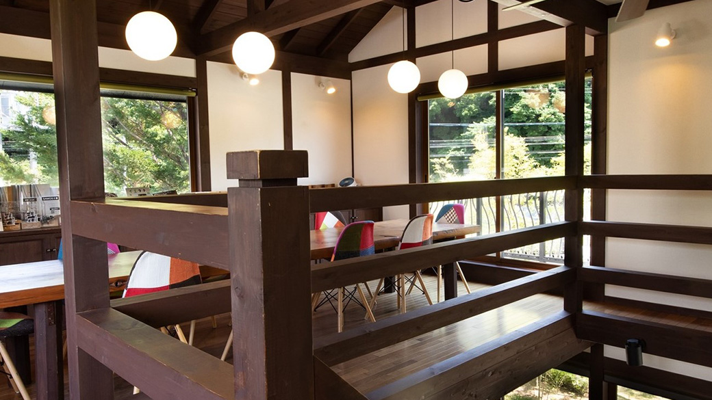 勾配天井が広がるフリースペース