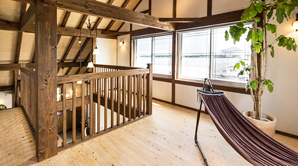 リゾート感溢れる平屋風2F建ての家